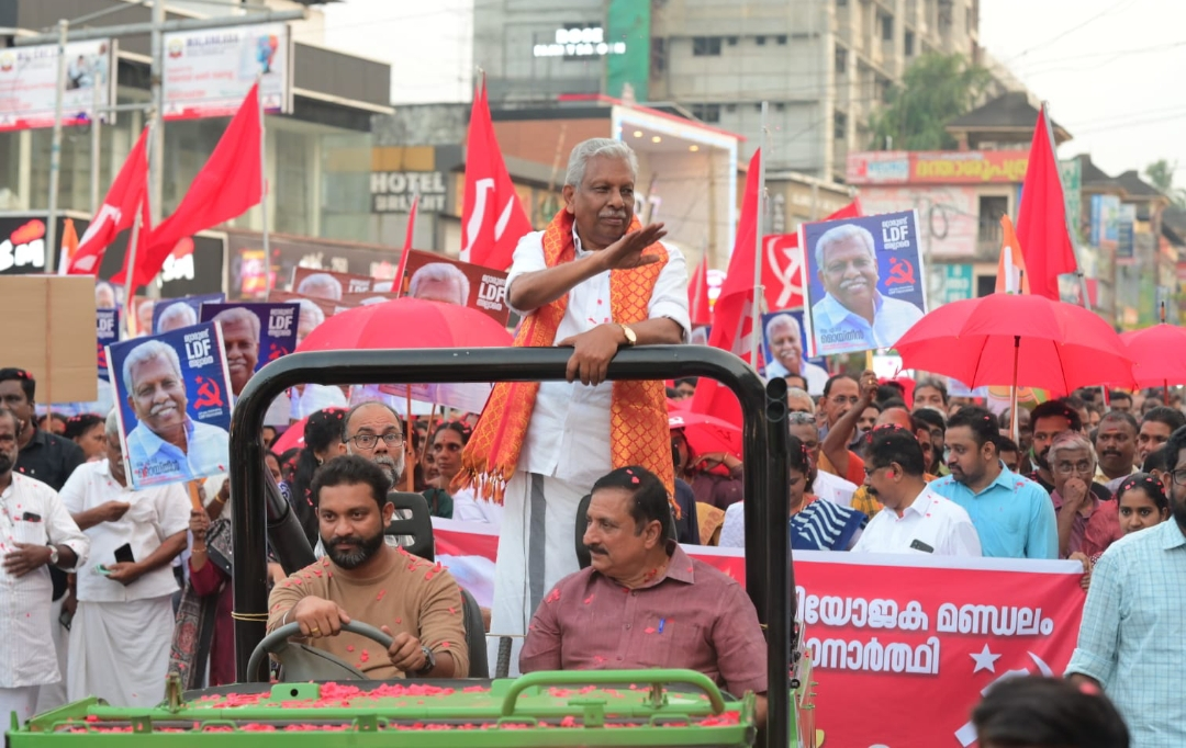 കുന്നംകുളത്ത് ഇടതുമുന്നണി സ്ഥാനാർഥി എ.സി മൊയ്തീൻ്റെ റോഡ് ഷോ